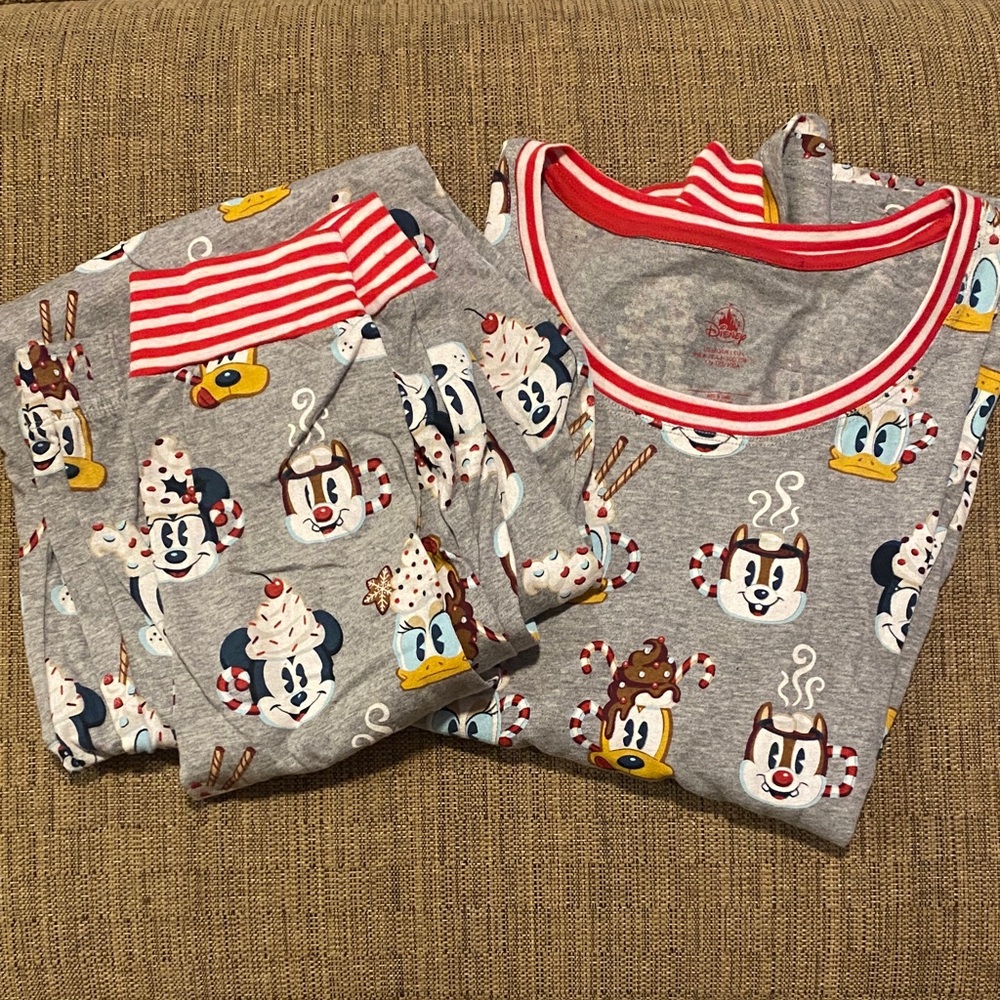 Disney women’s Pajama Set - Gray with Disney Hot Coco characters